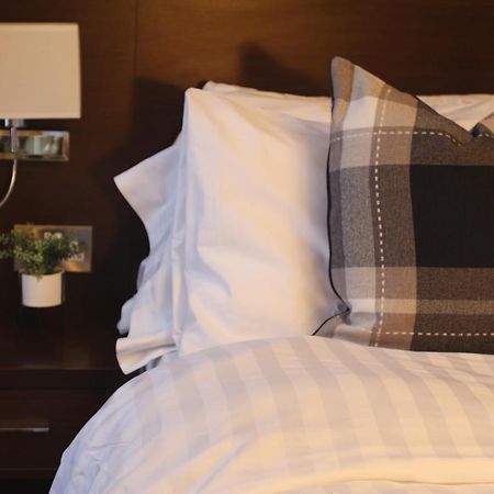 The Bull Hotel Стоуни Стратфорд Экстерьер фото