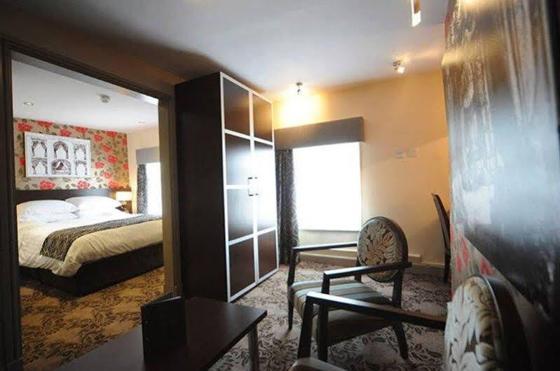 The Bull Hotel Стоуни Стратфорд Экстерьер фото